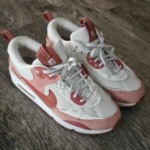 Nike Air Max Women's Sneakers - White and Pink